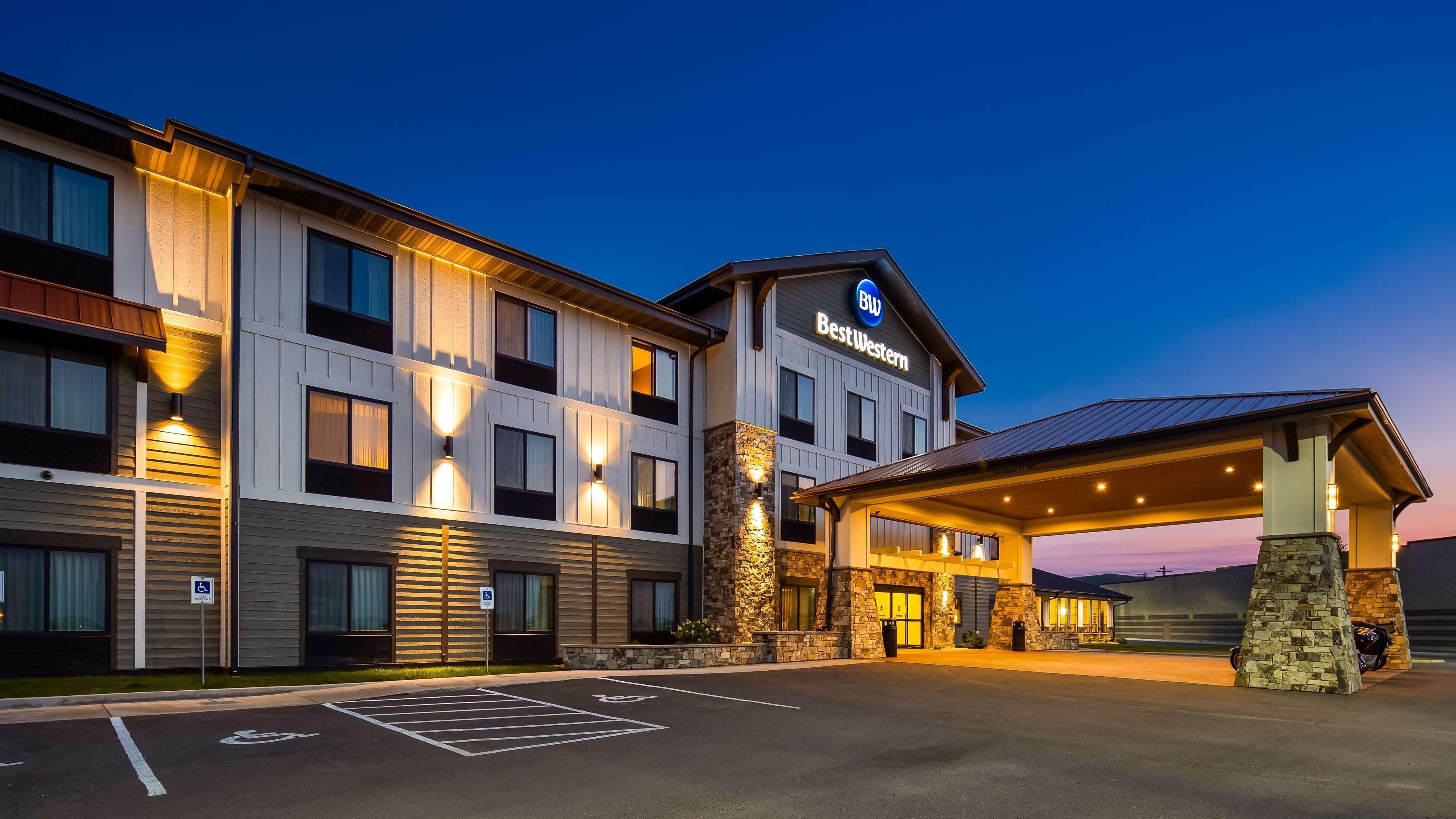 Best Western Shelby Inn & Suites Exterior photo